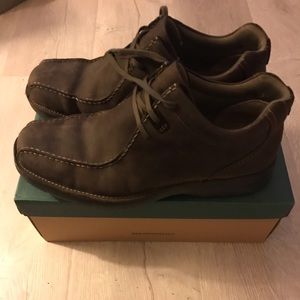Men’s Clark’s chukkas